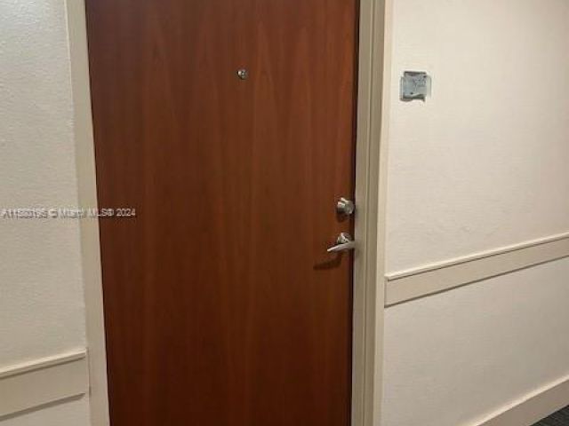 1-bedroom condo for sale in Hollywood - 3801 S Ocean Dr 2D - MondialRealty