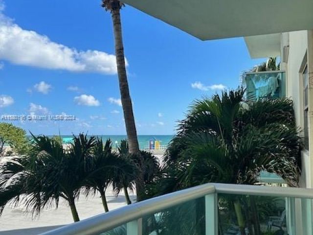 1-bedroom condo for sale in Hollywood - 3801 S Ocean Dr 2D - MondialRealty
