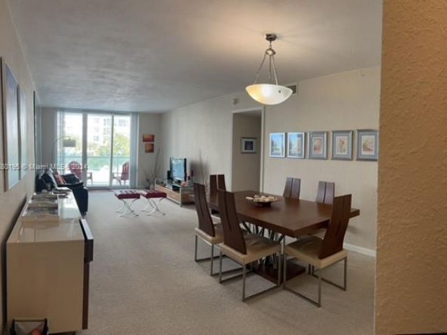1-bedroom condo for sale in Hollywood - 3801 S Ocean Dr 2D - MondialRealty