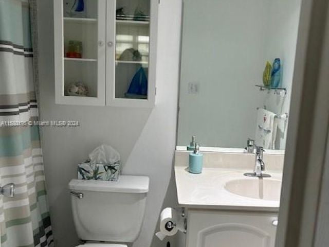 1-bedroom condo for sale in Hollywood - 3801 S Ocean Dr 2D - MondialRealty