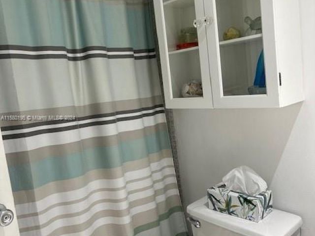 1-bedroom condo for sale in Hollywood - 3801 S Ocean Dr 2D - MondialRealty