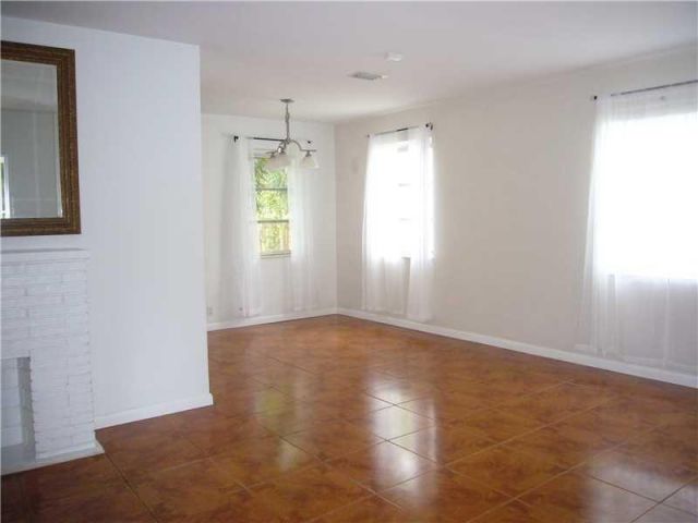 Home for rent at 1316 S 19th Ave - photo 5404023