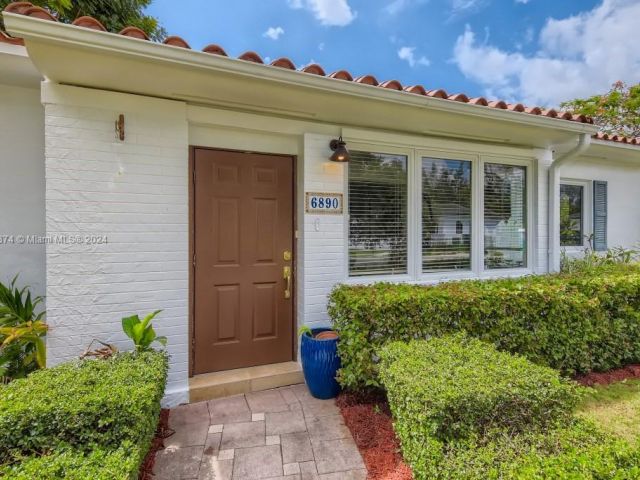 Home for rent at 6890 SW 51st St - photo 5357061