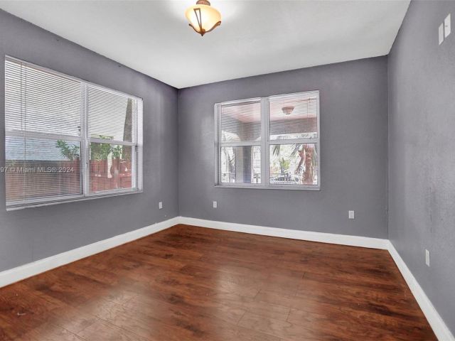 Home for sale at 1537 SW 10th St - photo 5359371