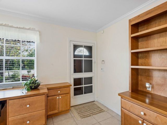 Home for rent at 111 NE 10th Street - photo 5358248