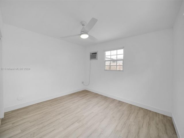 Home for rent at 1919 N 40th Ave 1919 - photo 5358366