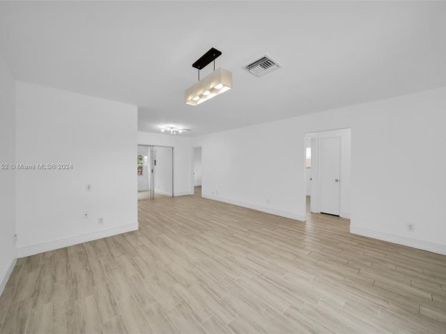 Home for rent at 1919 N 40th Ave 1919 - photo 5358374