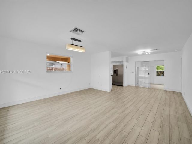 Home for rent at 1919 N 40th Ave 1919 - photo 5358375