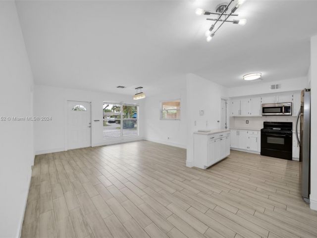 Home for rent at 1919 N 40th Ave 1919 - photo 5358376