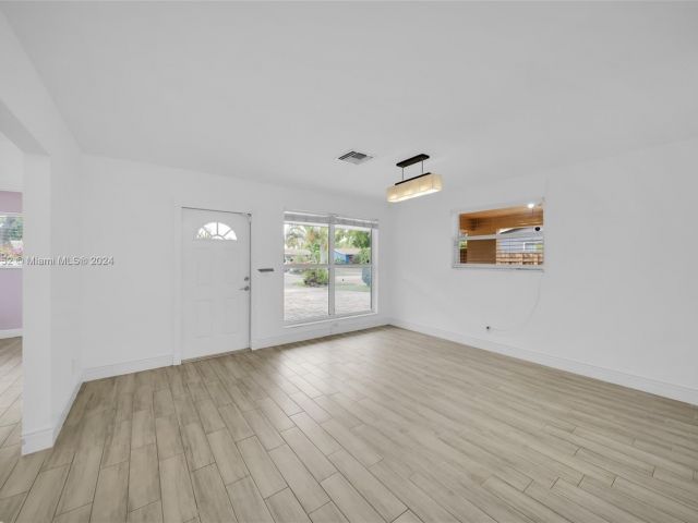 Home for rent at 1919 N 40th Ave 1919 - photo 5358380