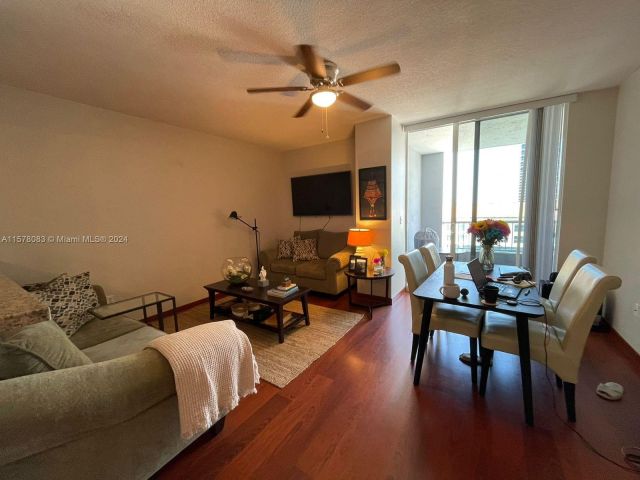 Apartment for rent  Unit #2106 - photo 5367220