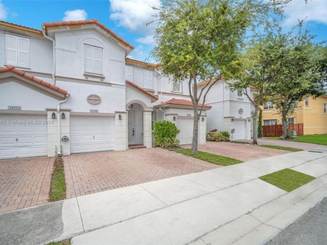 Home for sale at 10749 NW 78th Ter 10749 - photo 5361379