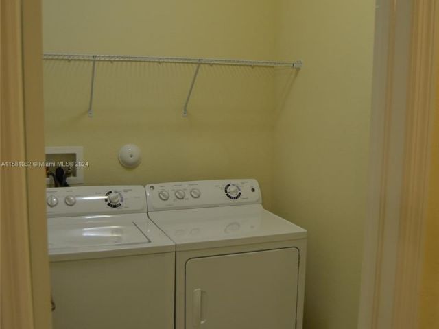 Home for rent at 9321 SW 171st Ave 9321 - photo 5360956