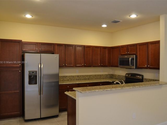 Home for rent at 9321 SW 171st Ave 9321 - photo 5360960