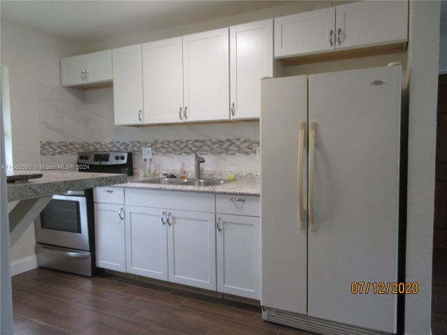 Home for rent at 2632 NE 14th Ter 0 - photo 5379455