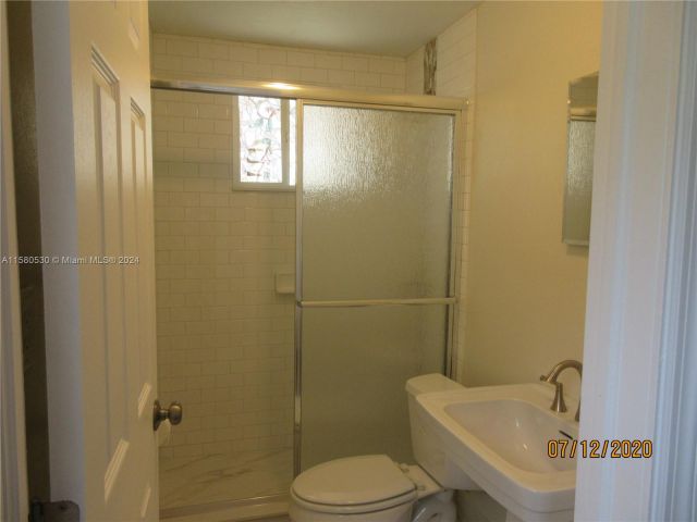 Home for rent at 2632 NE 14th Ter 0 - photo 5379456