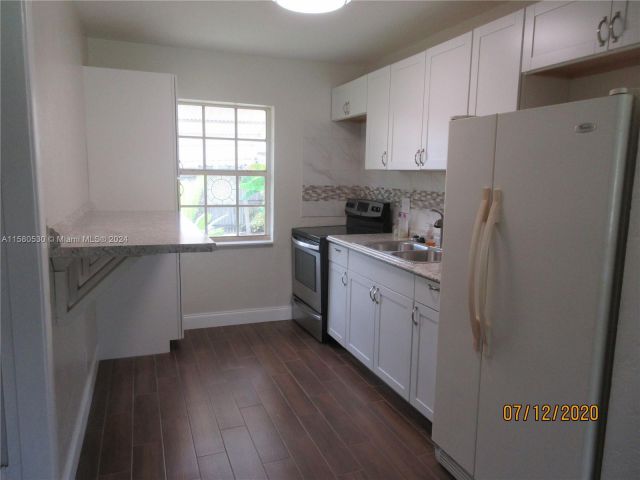 Home for rent at 2632 NE 14th Ter 0 - photo 5379461