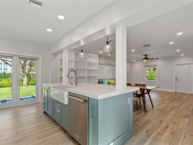 Home for sale at 940 SW 8th St - photo 5403389