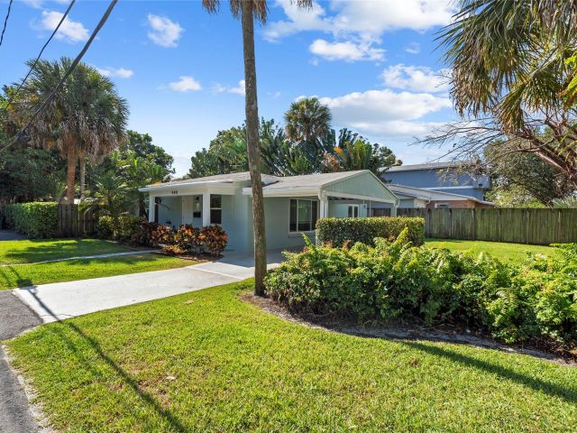 Home for sale at 940 SW 8th St - photo 5403394