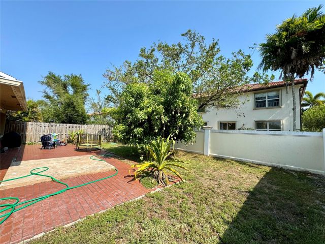 Home for rent at 9960 SW 59th Ct - photo 5426009