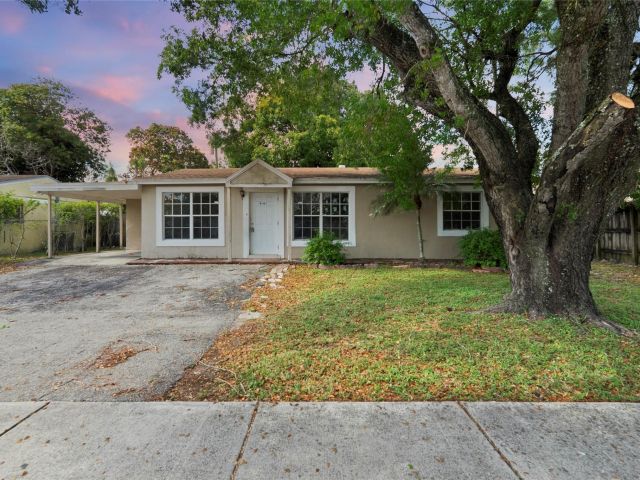 Home for sale at 4937 SW 13th St - photo 5403337