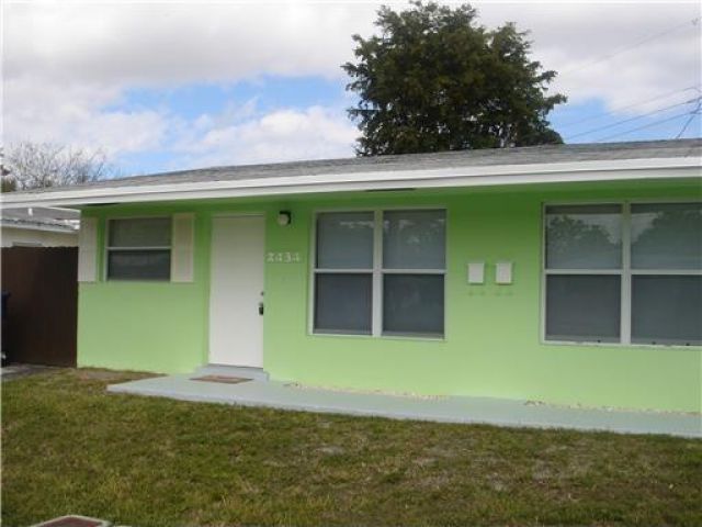 Home for rent at 2434 NW 9TH TER LEFT - photo 5402005