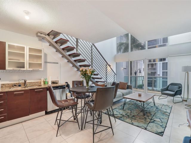 1-bedroom condo for sale in Miami - 41 SE 5th St 304 - MondialRealty