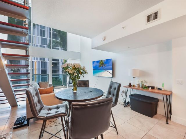1-bedroom condo for sale in Miami - 41 SE 5th St 304 - MondialRealty