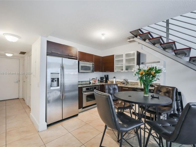 1-bedroom condo for sale in Miami - 41 SE 5th St 304 - MondialRealty