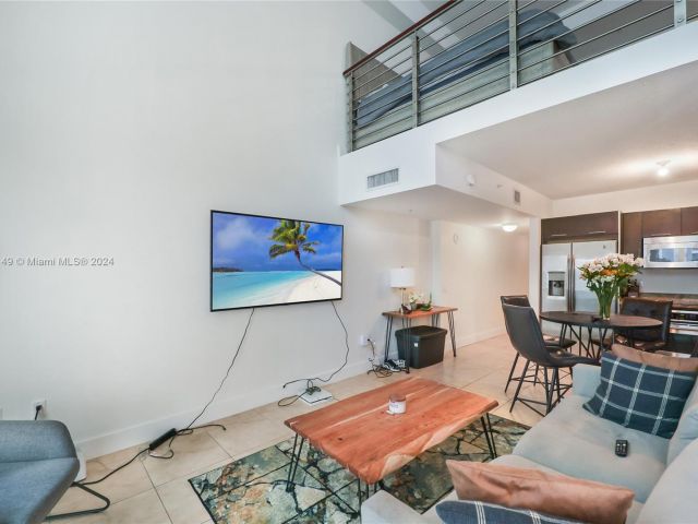 1-bedroom condo for sale in Miami - 41 SE 5th St 304 - MondialRealty