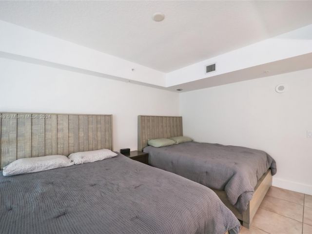 1-bedroom condo for sale in Miami - 41 SE 5th St 304 - MondialRealty