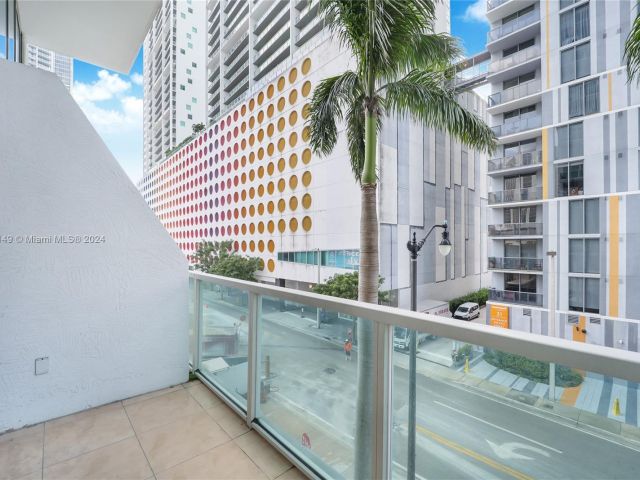 1-bedroom condo for sale in Miami - 41 SE 5th St 304 - MondialRealty