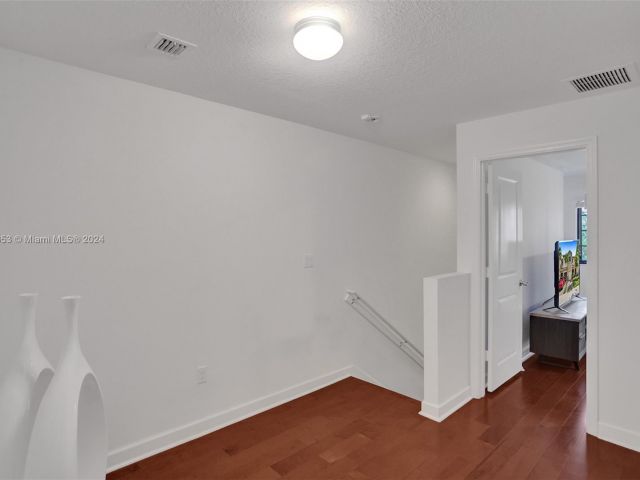 Home for rent at 459 NE 194th Ter 459 - photo 5375133