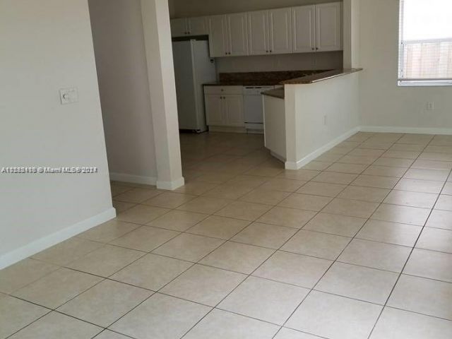 Home for rent at 215 NE 36th Avenue Rd - photo 5382192