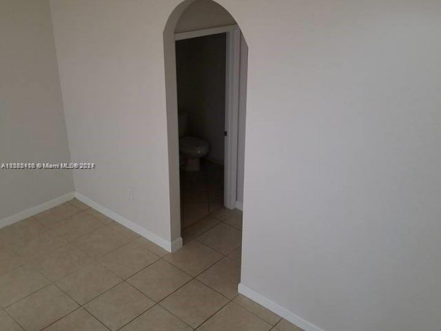 Home for rent at 215 NE 36th Avenue Rd - photo 5382196