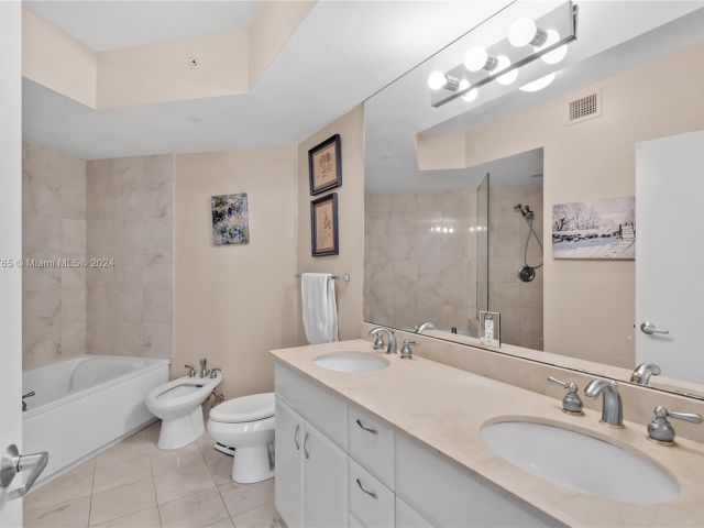 Apartment for sale  Unit #1807 - photo 5383156