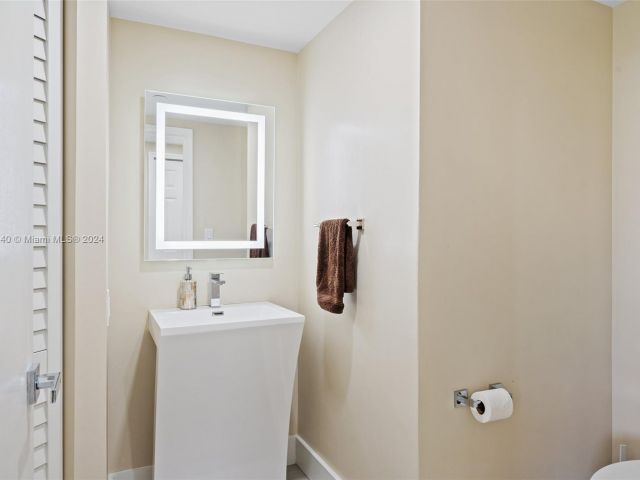 Apartment for sale  Unit #407 - photo 5379993