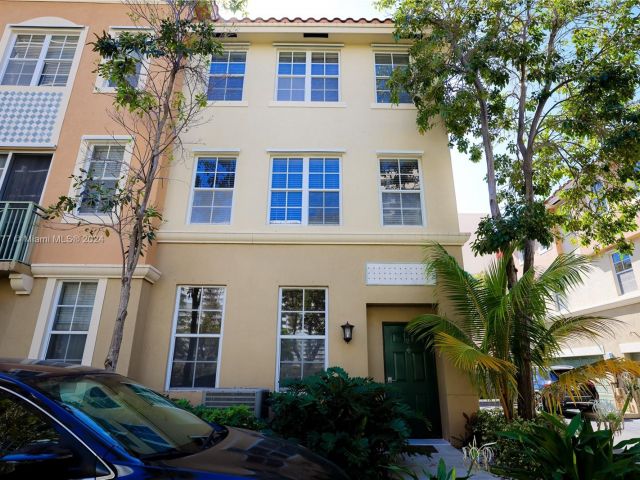 Home for rent at 2069 S Ocean Dr TH18 - photo 5376492