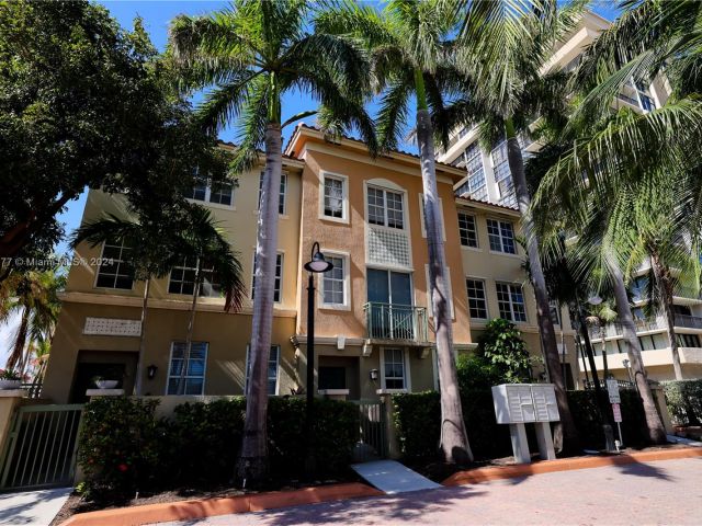 Home for rent at 2069 S Ocean Dr TH18 - photo 5376493