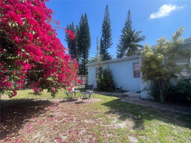 Home for rent at 1938 Sheridan St REAR - photo 5381537