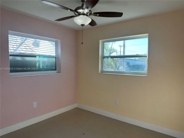 Home for rent at 11771 SW 172nd St - photo 5378524