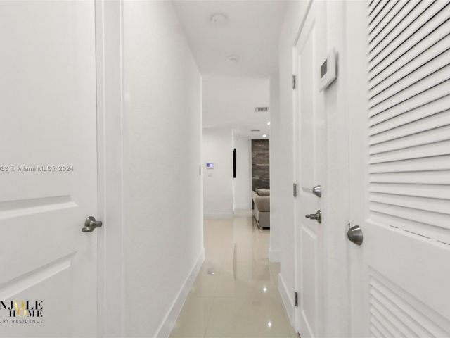 Home for rent at 10400 SW 42nd St - photo 5378596