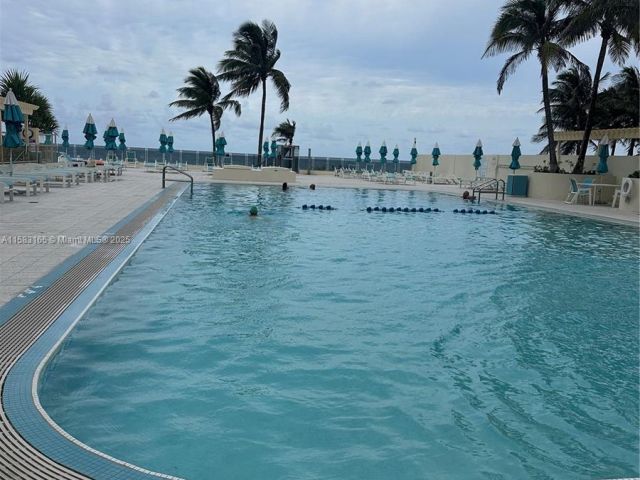 1-bedroom condo for rent in Hollywood - 2501 S Ocean Dr 1530 - MondialRealty