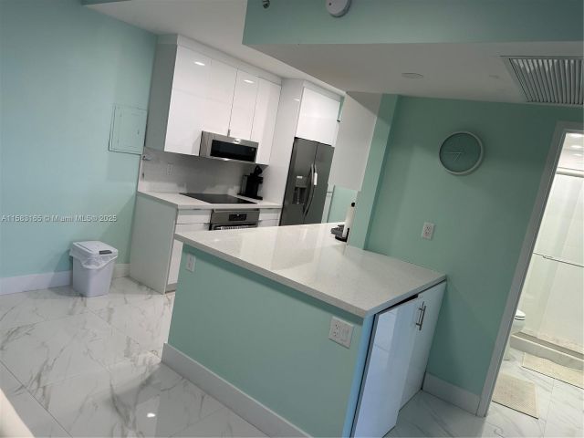 1-bedroom condo for rent in Hollywood - 2501 S Ocean Dr 1530 - MondialRealty