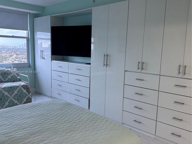 1-bedroom condo for rent in Hollywood - 2501 S Ocean Dr 1530 - MondialRealty