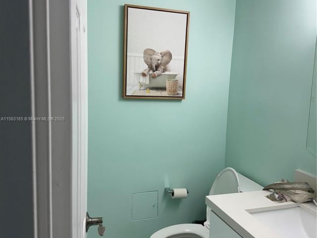 1-bedroom condo for rent in Hollywood - 2501 S Ocean Dr 1530 - MondialRealty