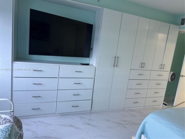 1-bedroom condo for rent in Hollywood - 2501 S Ocean Dr 1530 - MondialRealty