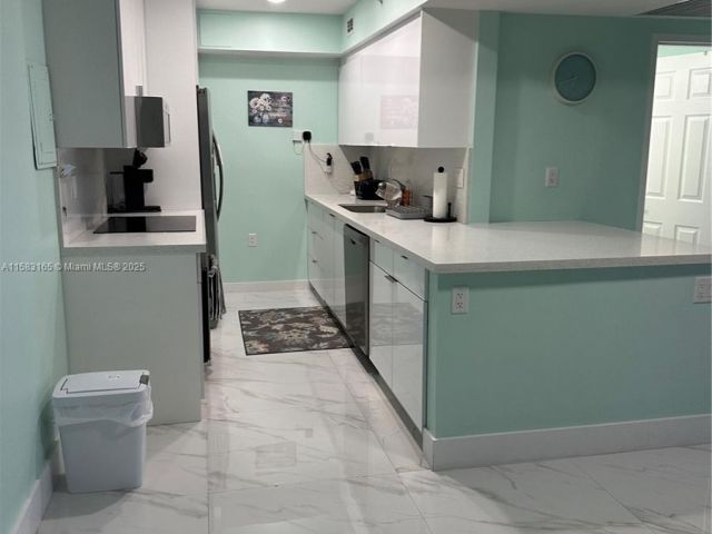 1-bedroom condo for rent in Hollywood - 2501 S Ocean Dr 1530 - MondialRealty