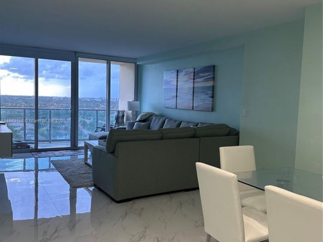1-bedroom condo for rent in Hollywood - 2501 S Ocean Dr 1530 - MondialRealty