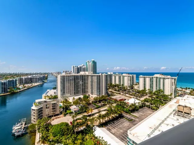 2-bedroom condo for rent in Hollywood - 4010 S Ocean Dr R1601 - MondialRealty